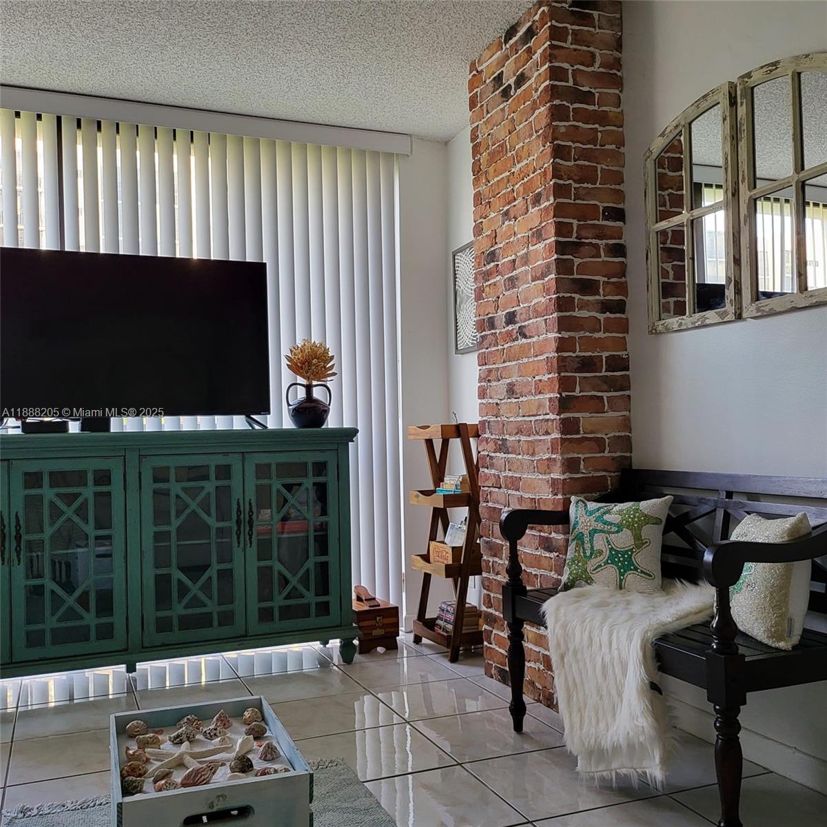 PLAZA OF AMERICAS CONDO P - Residential Lease