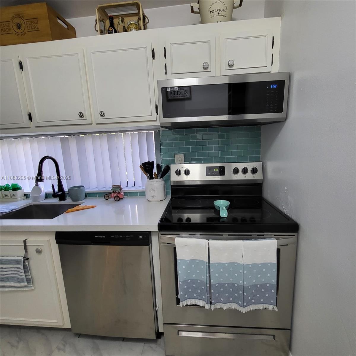 PLAZA OF AMERICAS CONDO P - Residential Lease