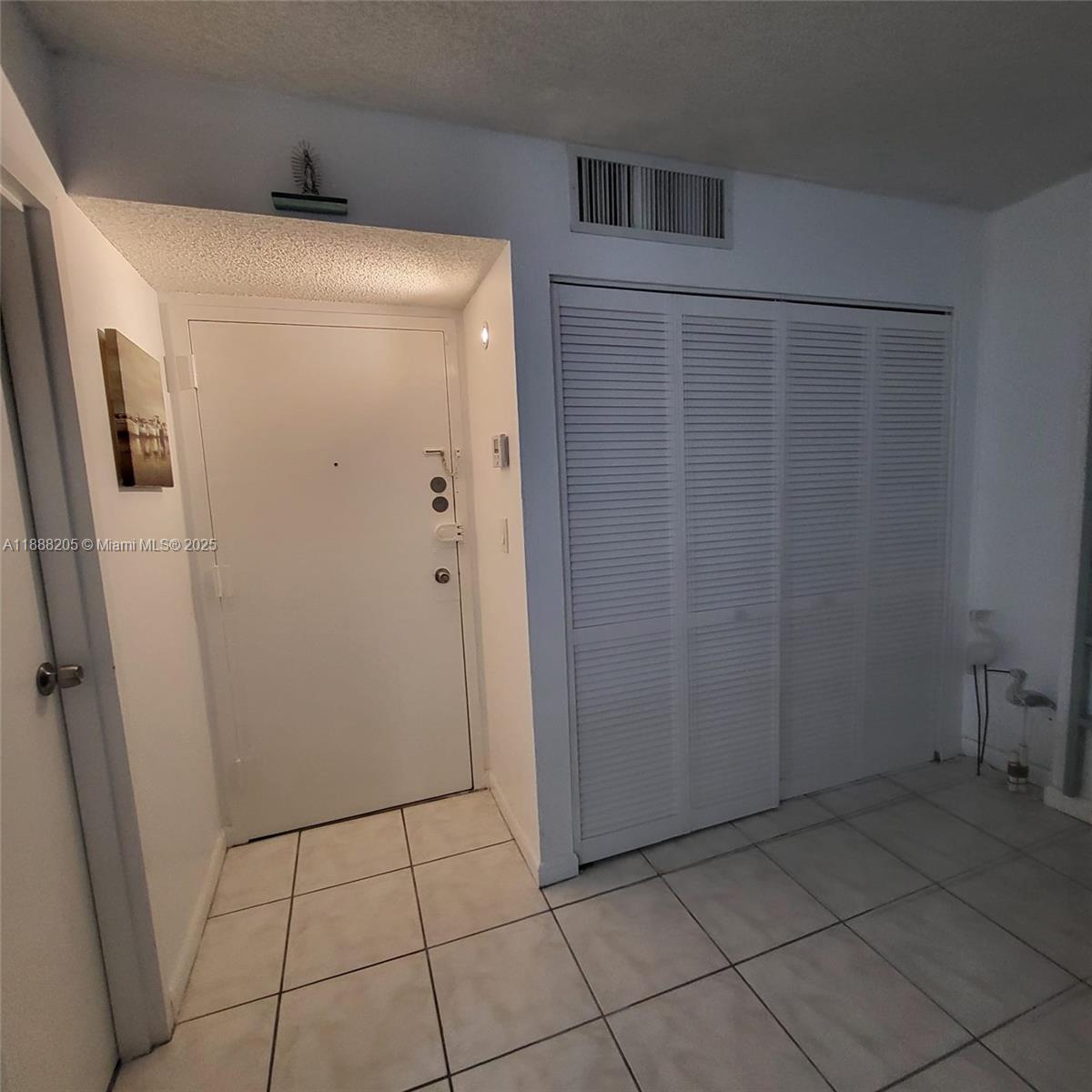 PLAZA OF AMERICAS CONDO P - Residential Lease