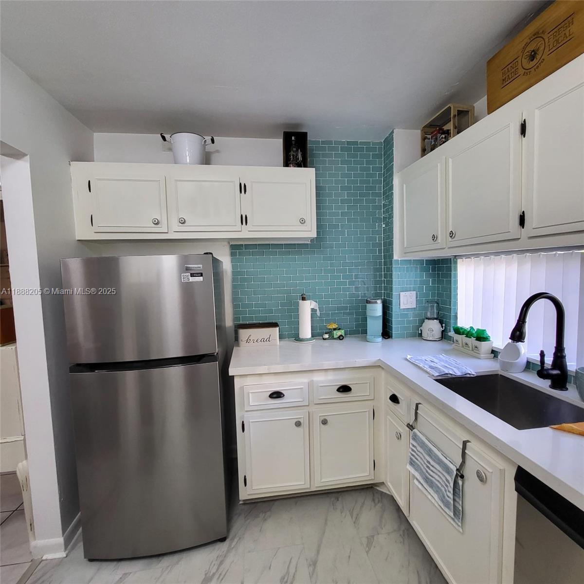PLAZA OF AMERICAS CONDO P - Residential Lease