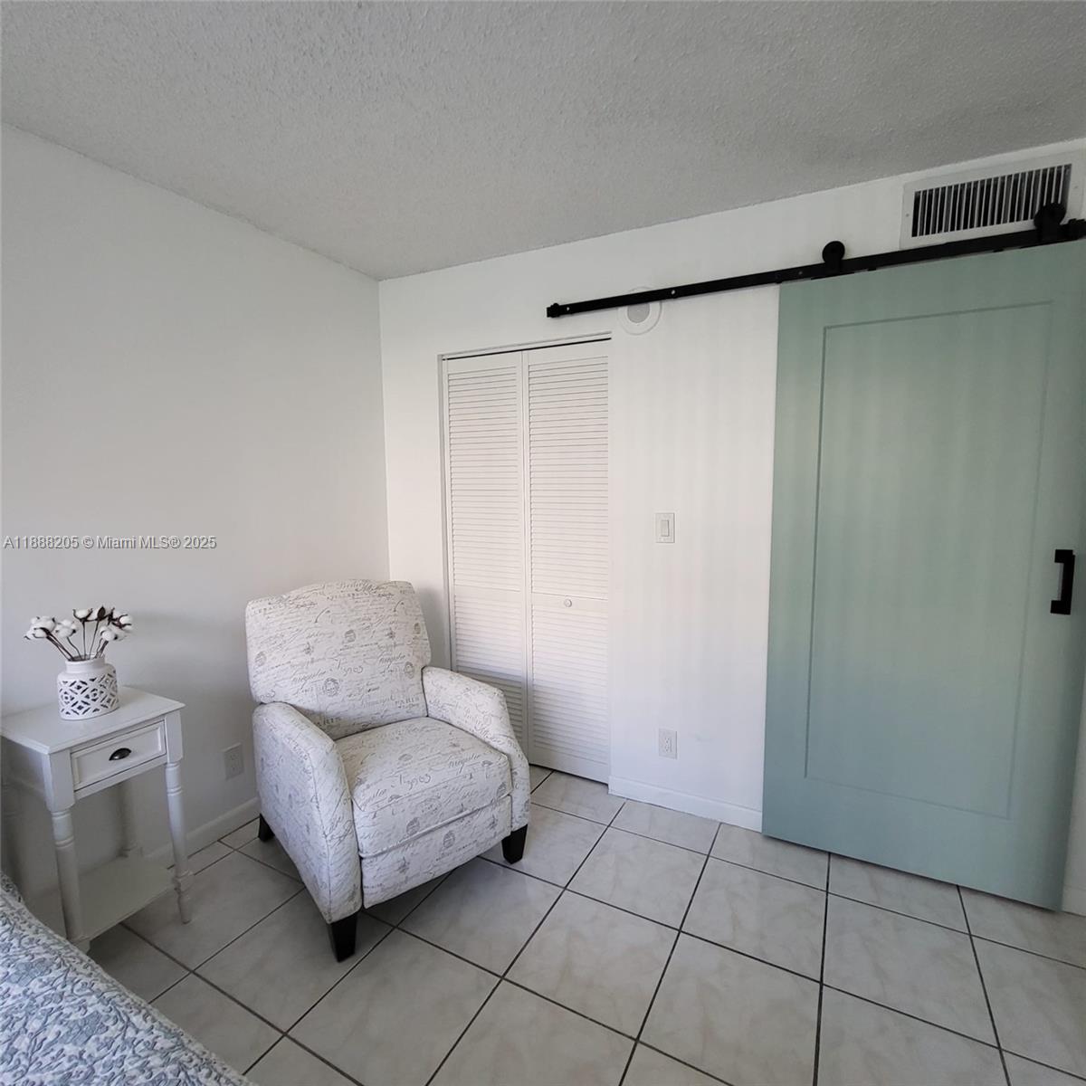 PLAZA OF AMERICAS CONDO P - Residential Lease