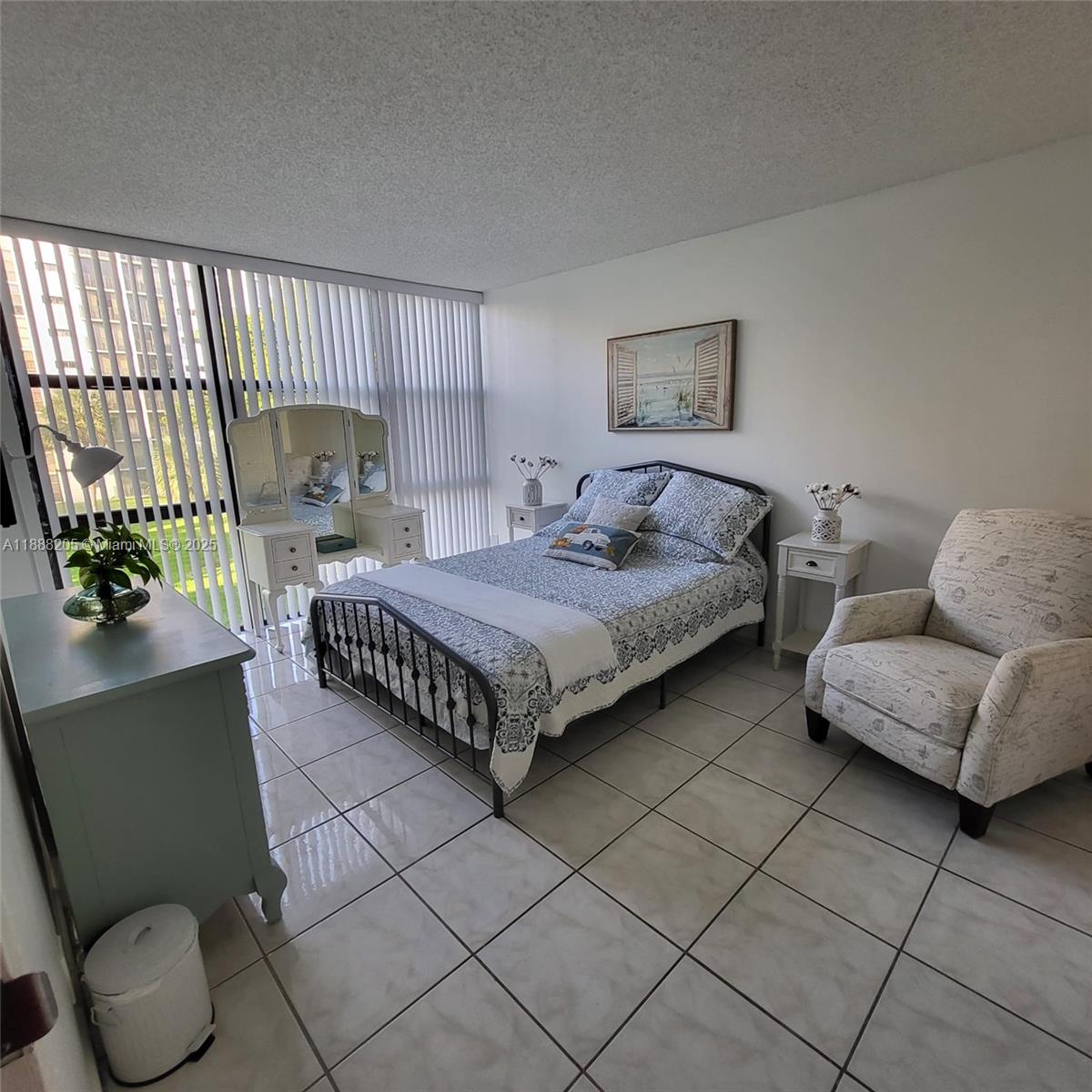 PLAZA OF AMERICAS CONDO P - Residential Lease