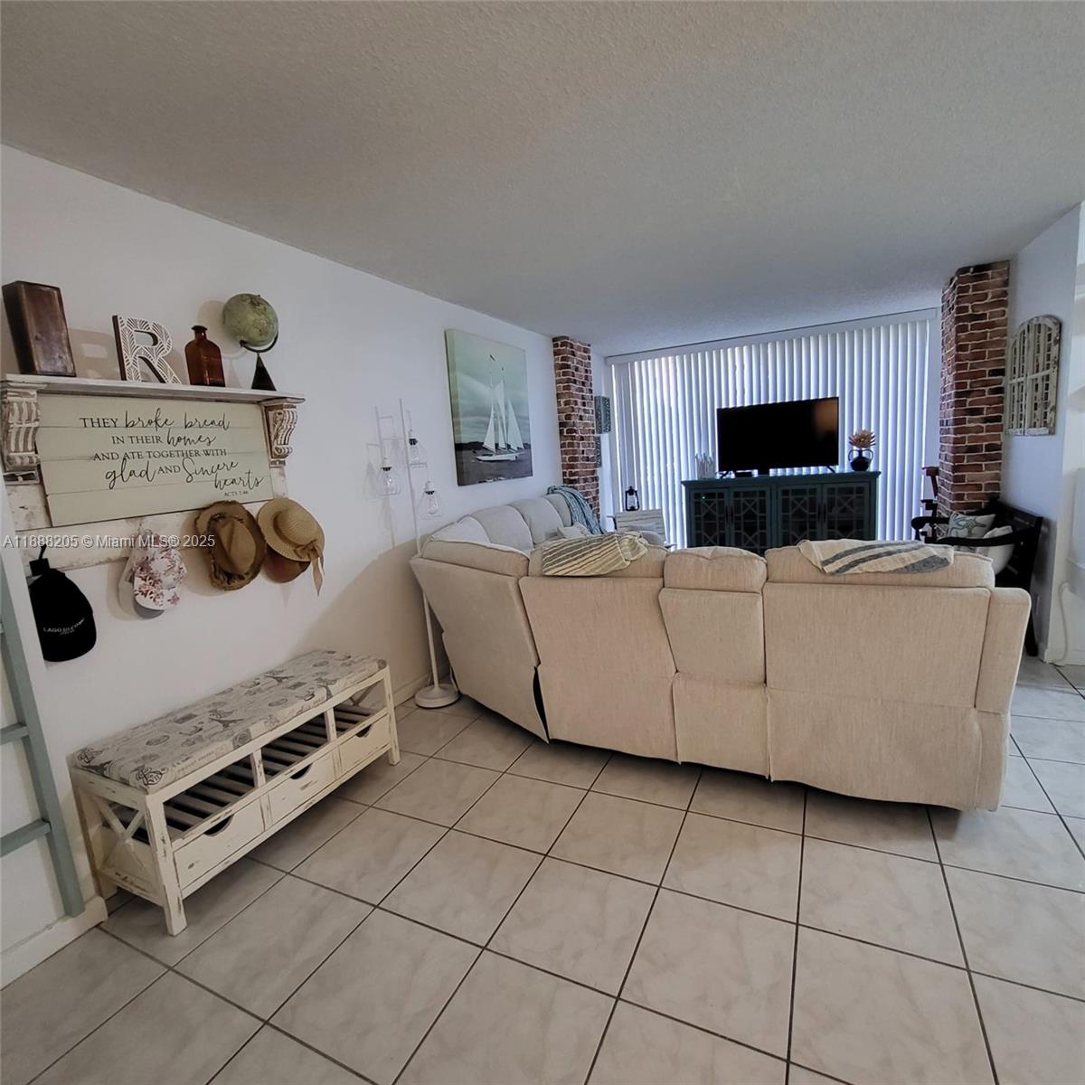 PLAZA OF AMERICAS CONDO P - Residential Lease