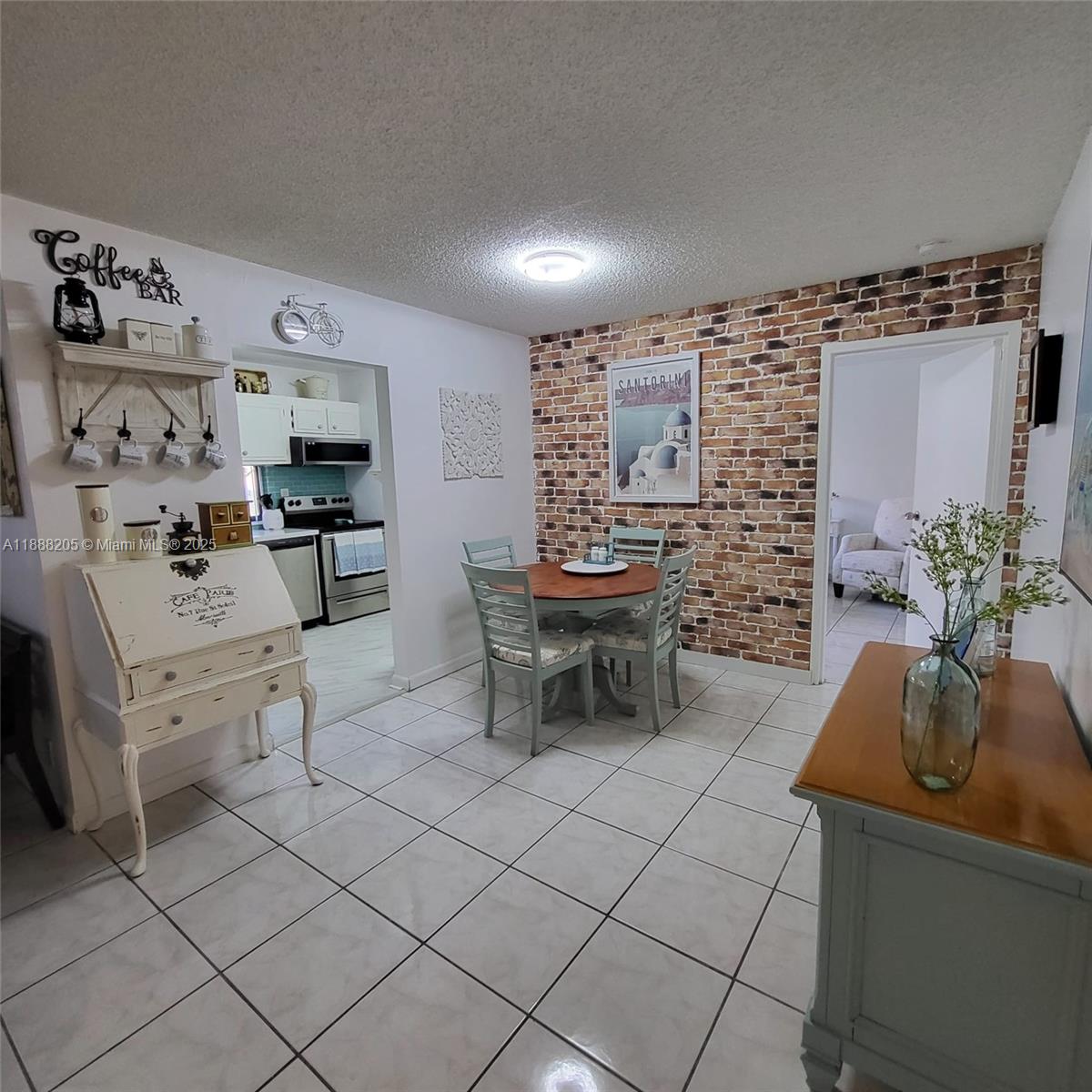 PLAZA OF AMERICAS CONDO P - Residential Lease