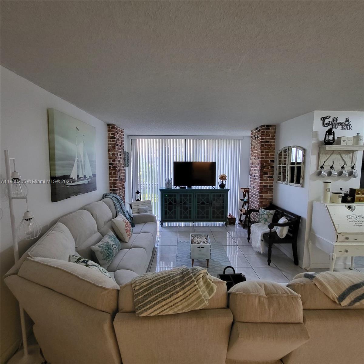 PLAZA OF AMERICAS CONDO P - Residential Lease