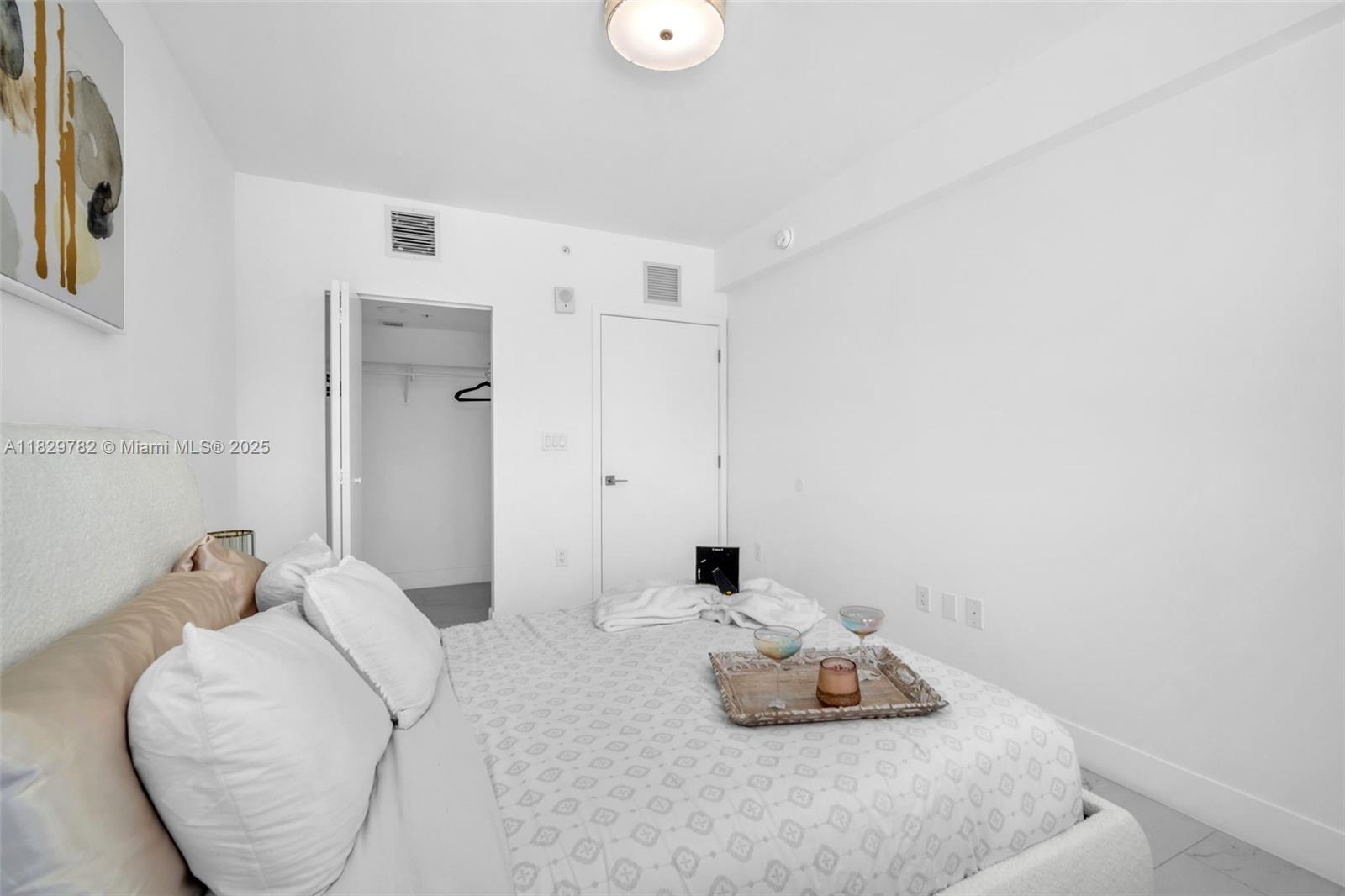 HOLLYWOOD - Residential