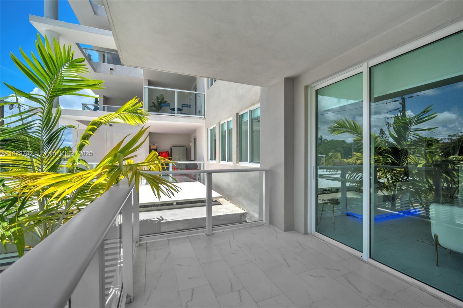 HOLLYWOOD - Residential