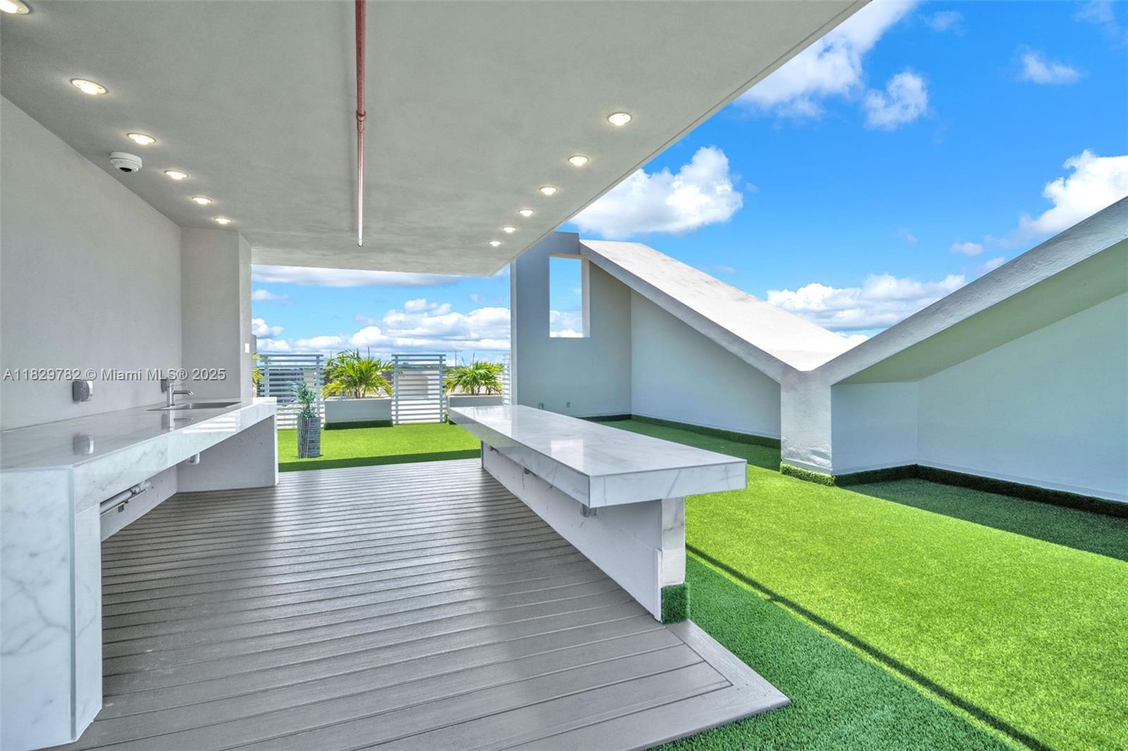 HOLLYWOOD - Residential