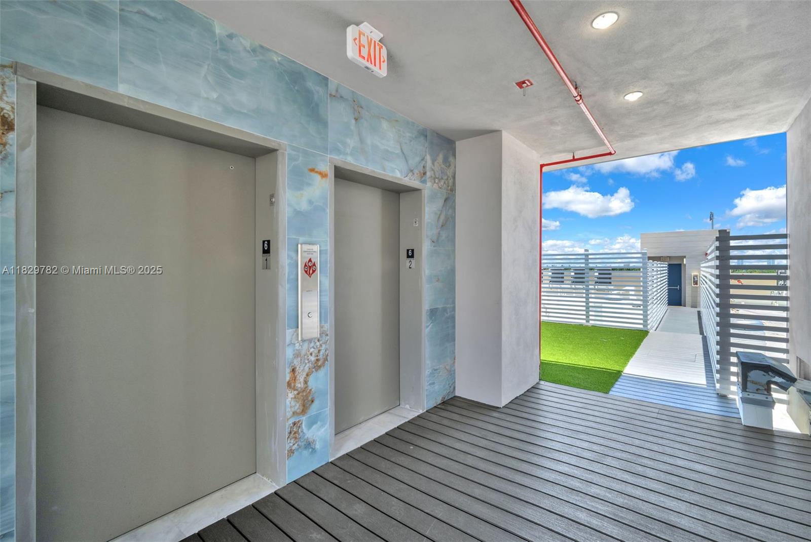 HOLLYWOOD - Residential