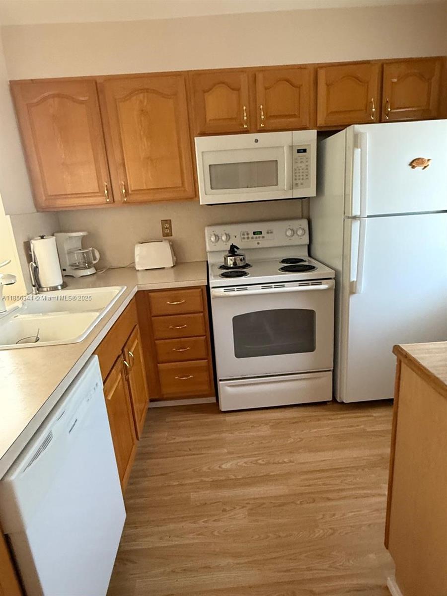 KINGS PARK GARDEN APTS CO - Residential Lease