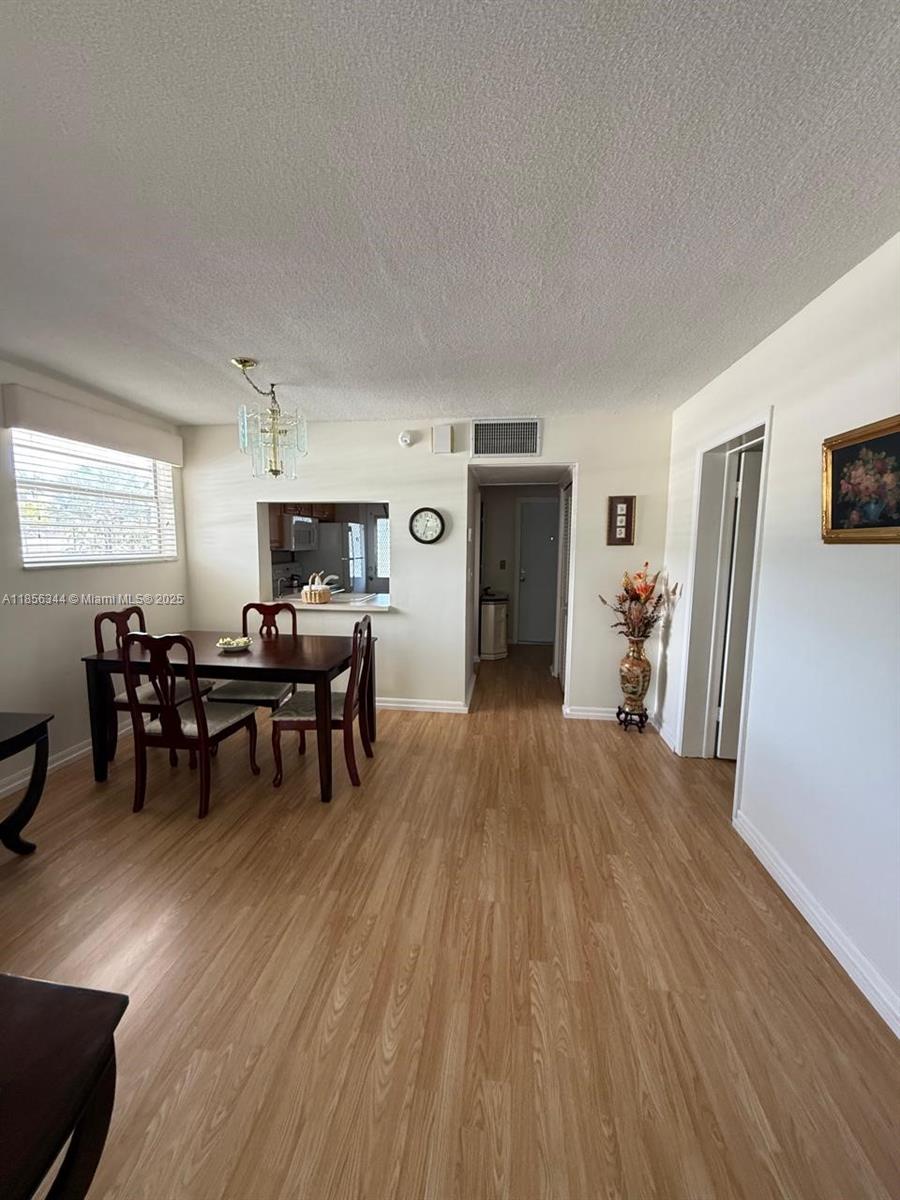 KINGS PARK GARDEN APTS CO - Residential Lease