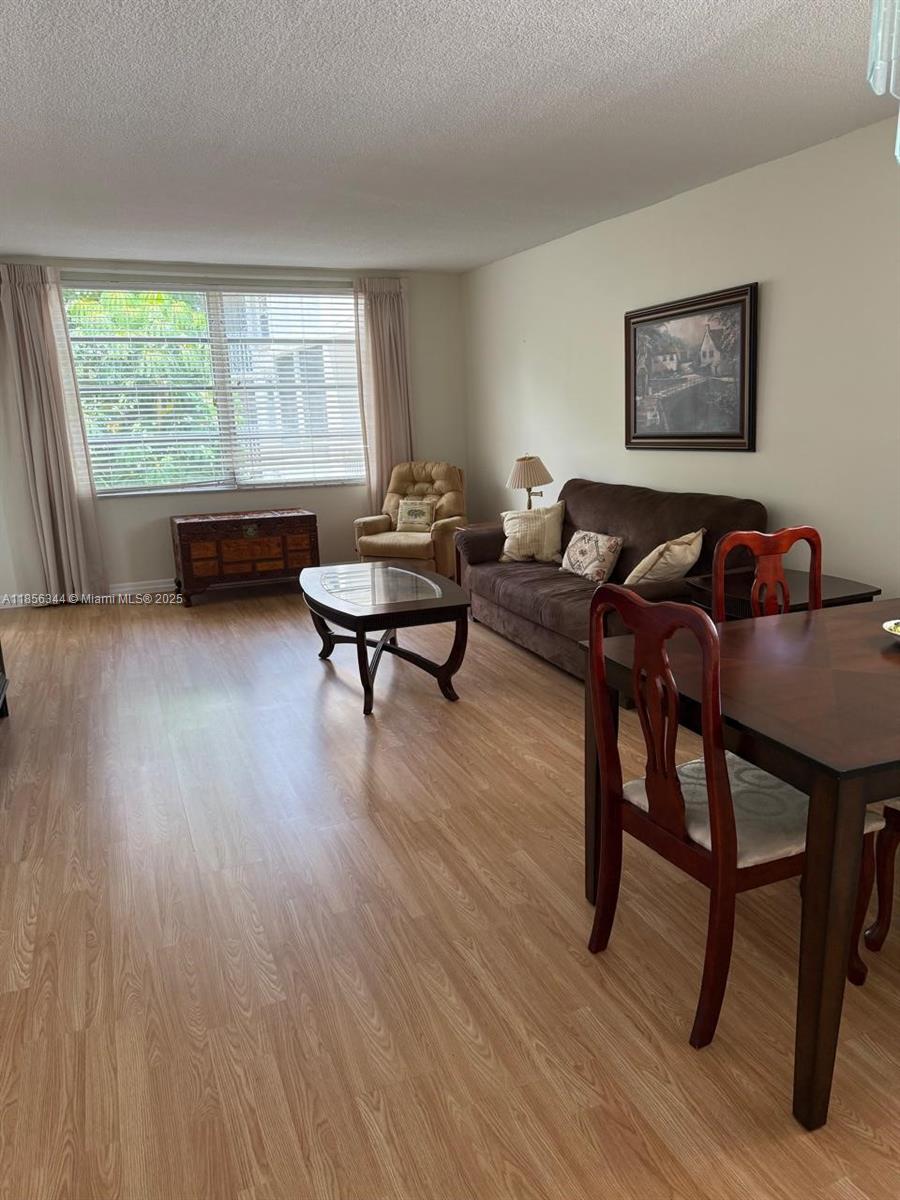 KINGS PARK GARDEN APTS CO - Residential Lease