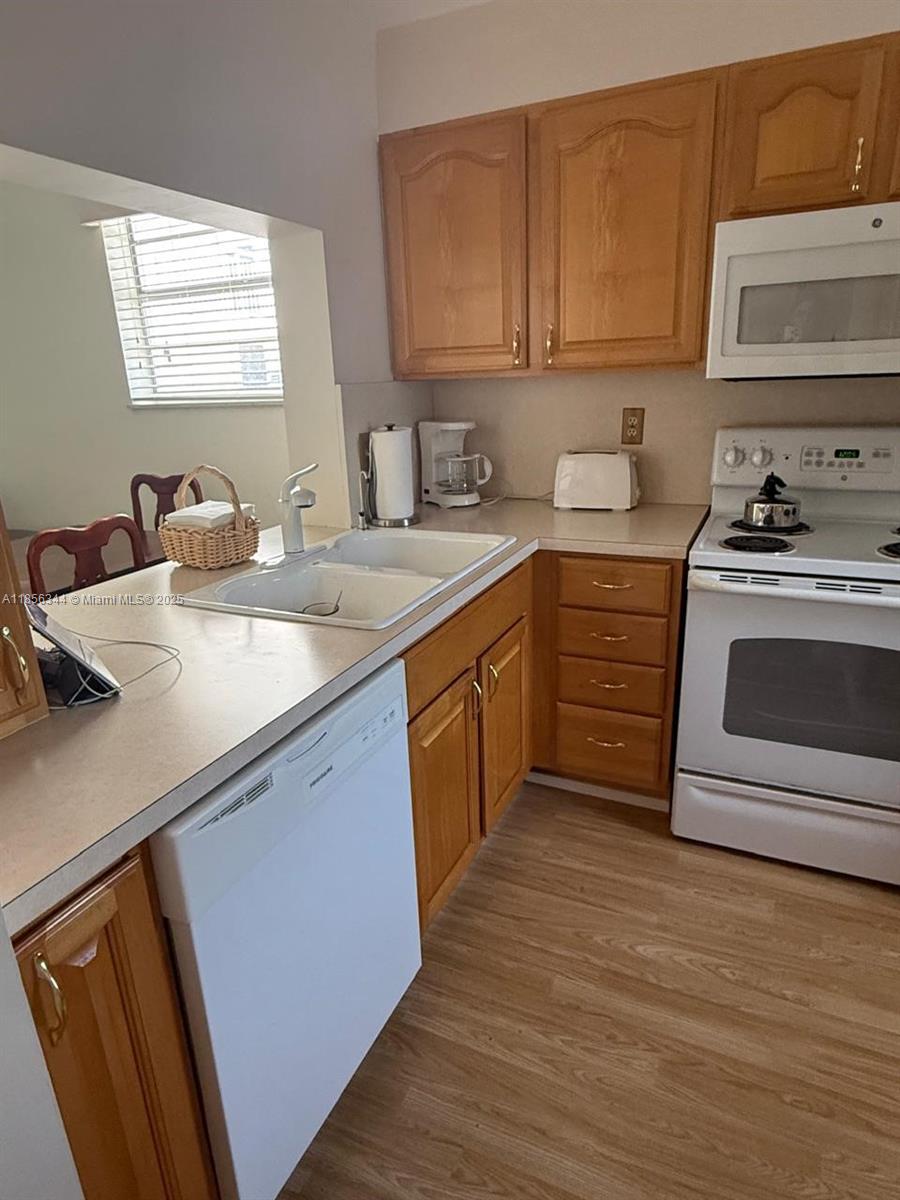 KINGS PARK GARDEN APTS CO - Residential Lease