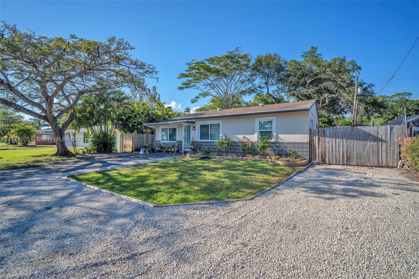ANSONIA GARDENS - Residential