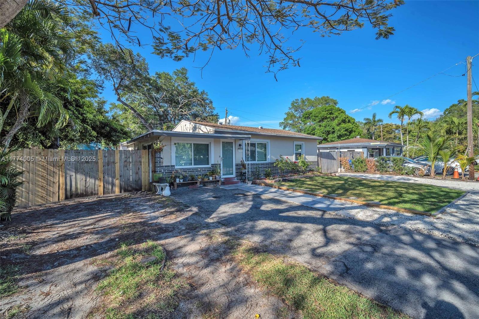 ANSONIA GARDENS - Residential
