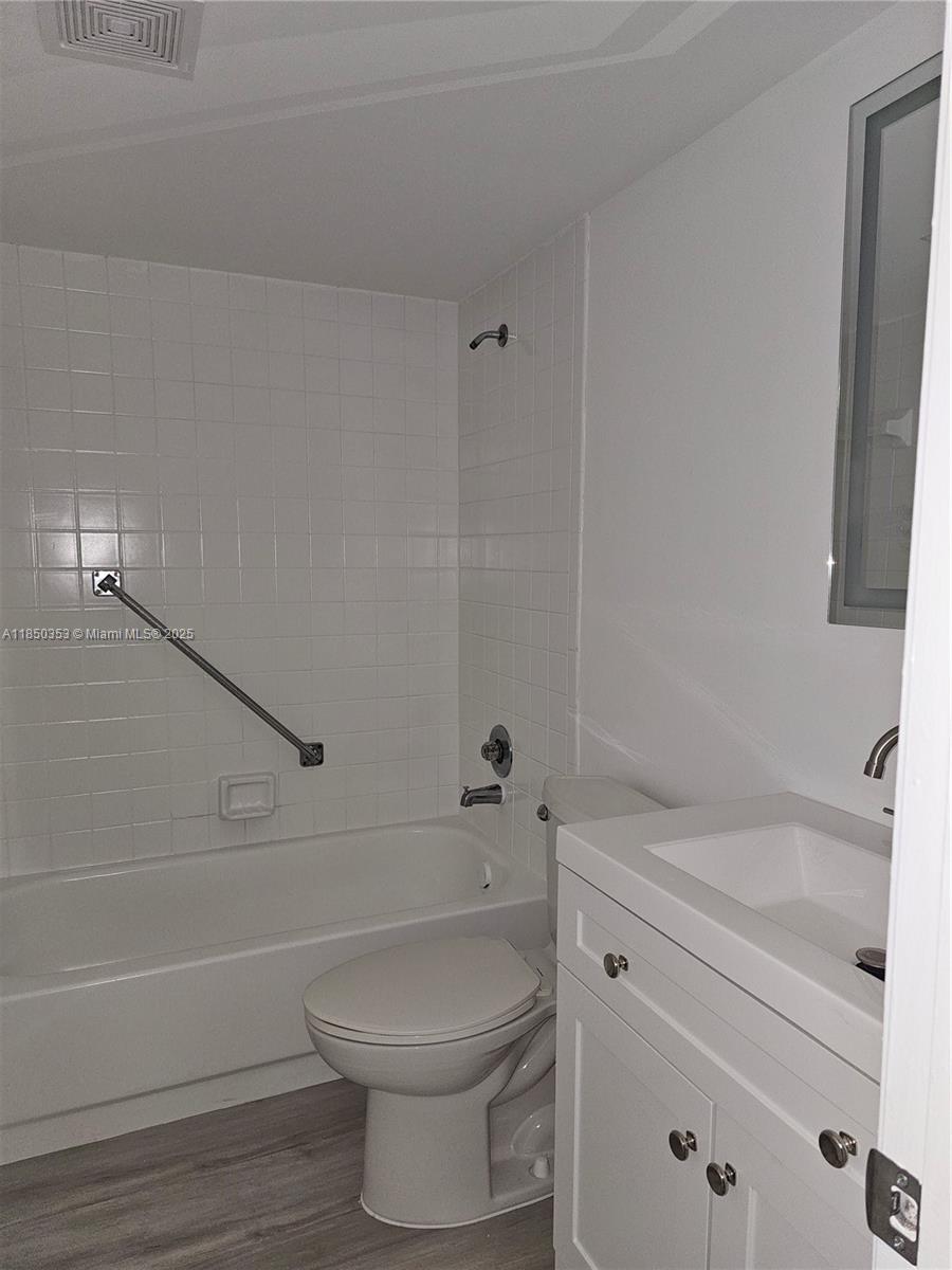 NEW HAMPTON AT CENTURY VI - Residential Lease