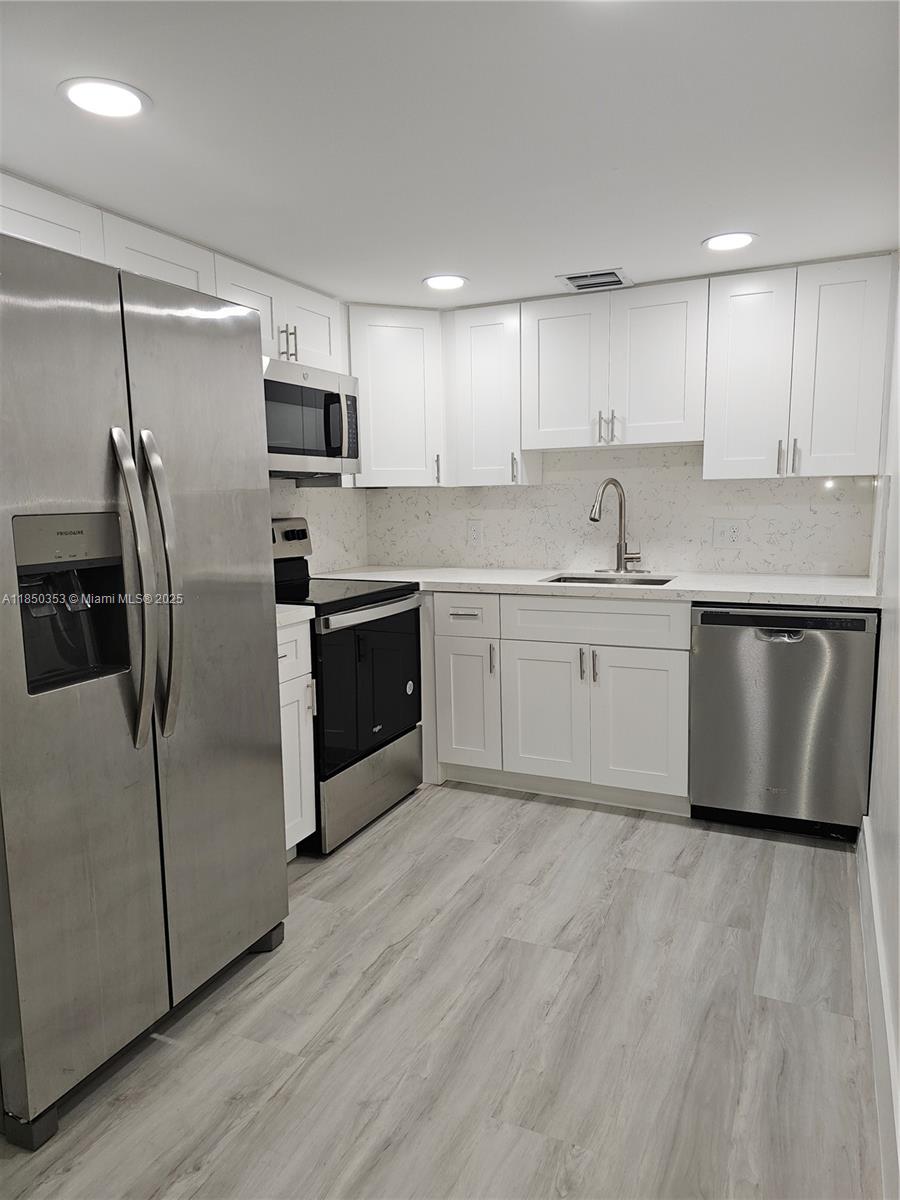 NEW HAMPTON AT CENTURY VI - Residential Lease