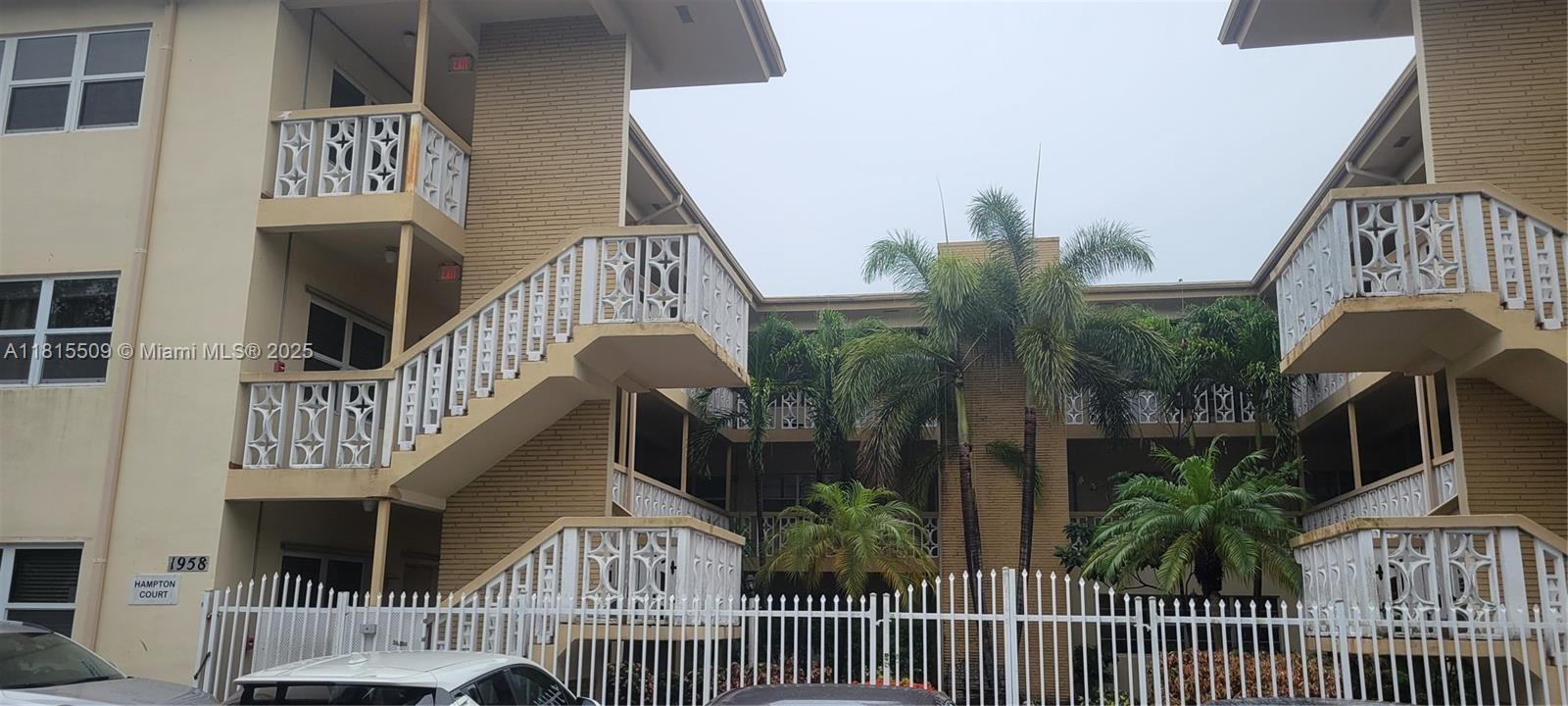 Property for Sale at 1958 Monroe St 107, Hollywood, Broward County, Florida - Bedrooms: 1 
Bathrooms: 1  - $118,888