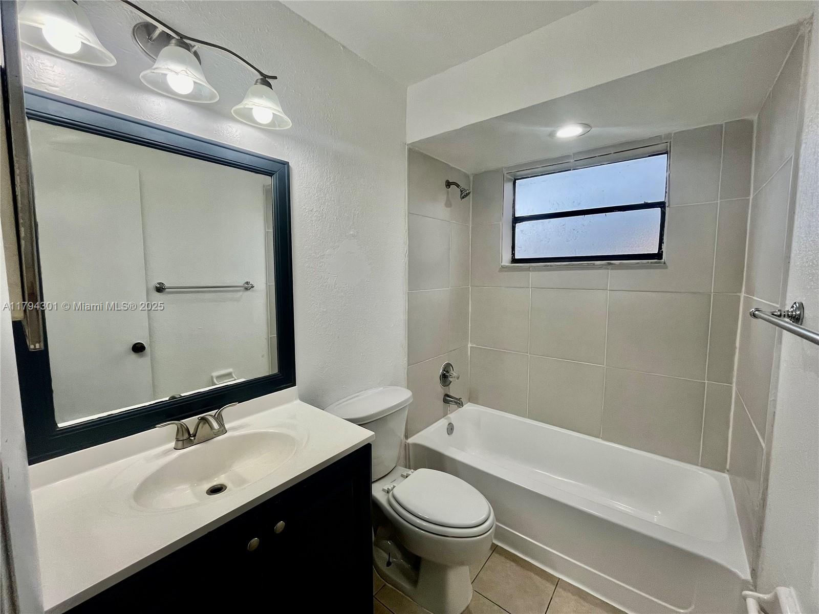 CIRCLE VILLAS (THE) CONDO - Residential