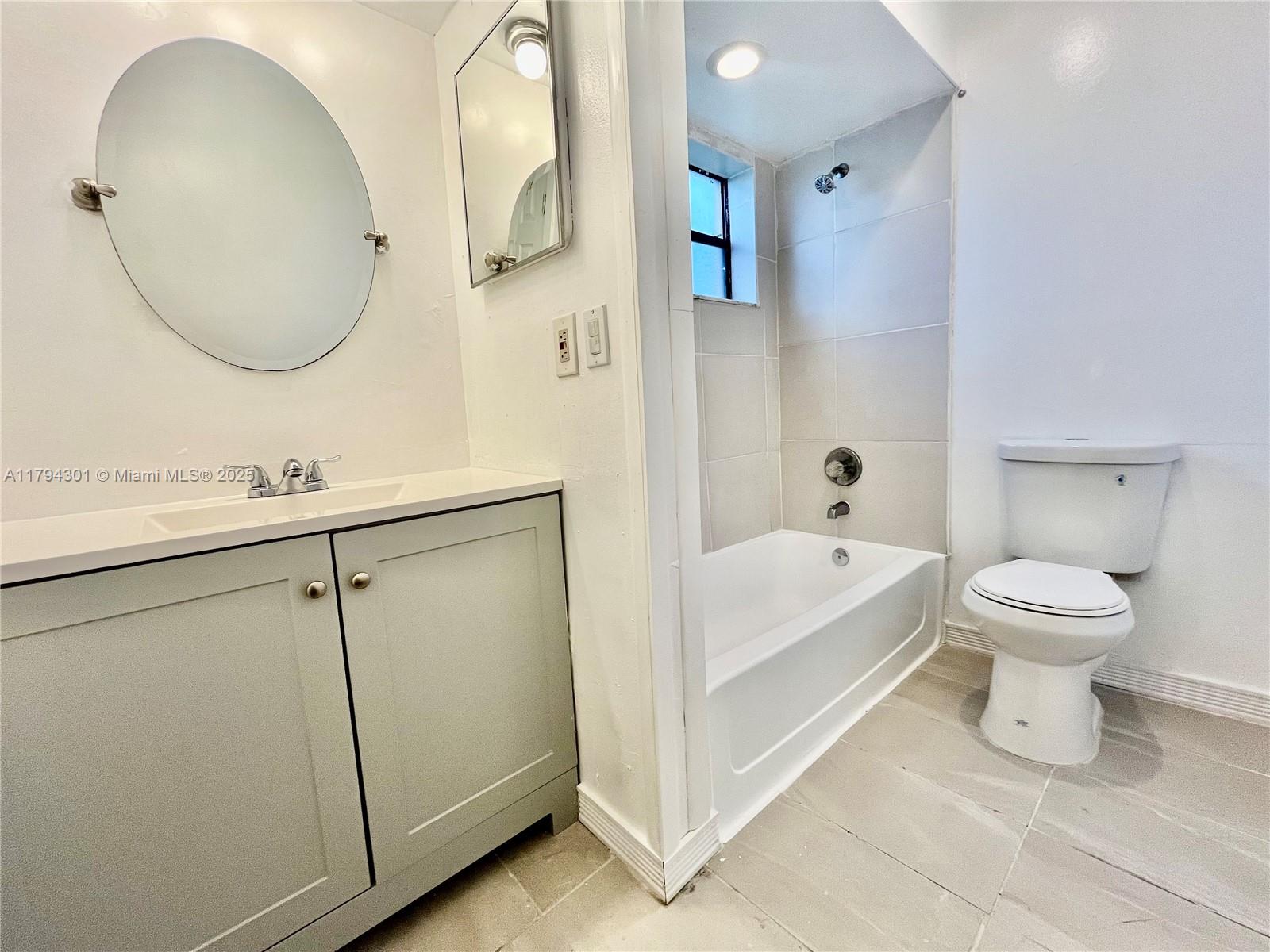 CIRCLE VILLAS (THE) CONDO - Residential