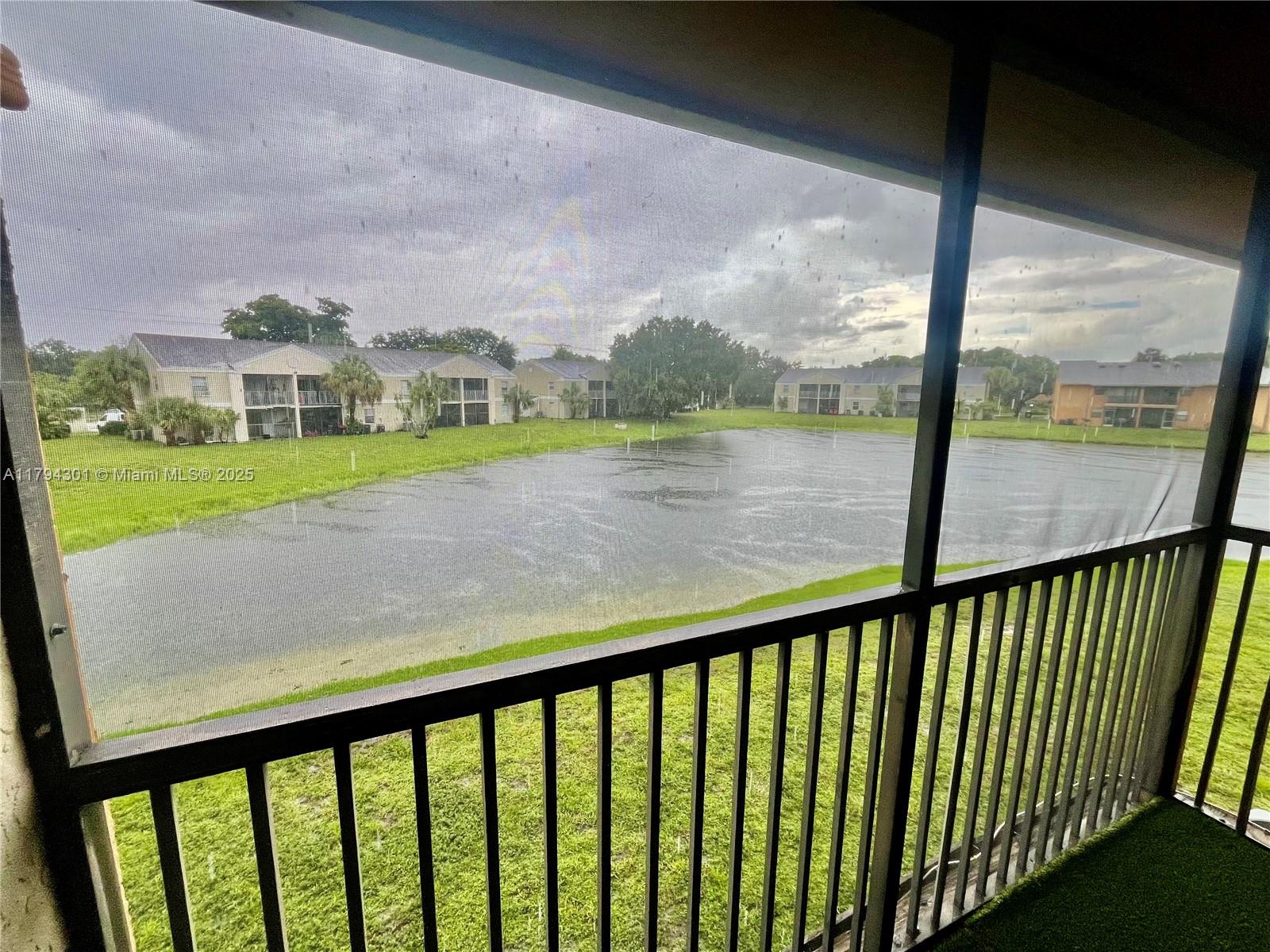 CIRCLE VILLAS (THE) CONDO - Residential