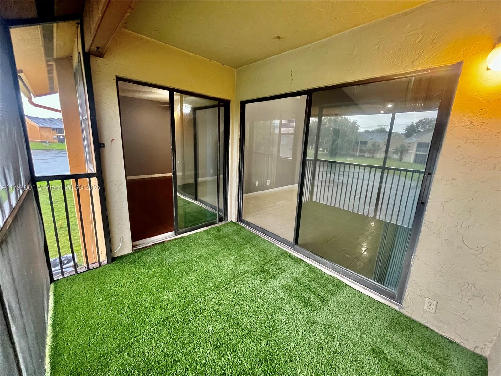 CIRCLE VILLAS (THE) CONDO - Residential