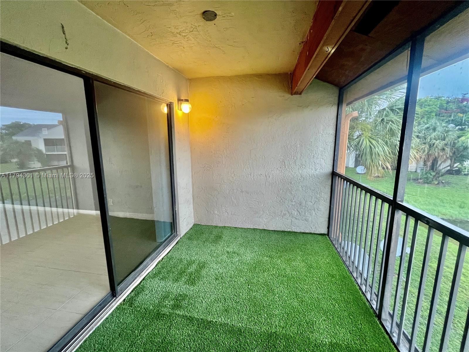 CIRCLE VILLAS (THE) CONDO - Residential