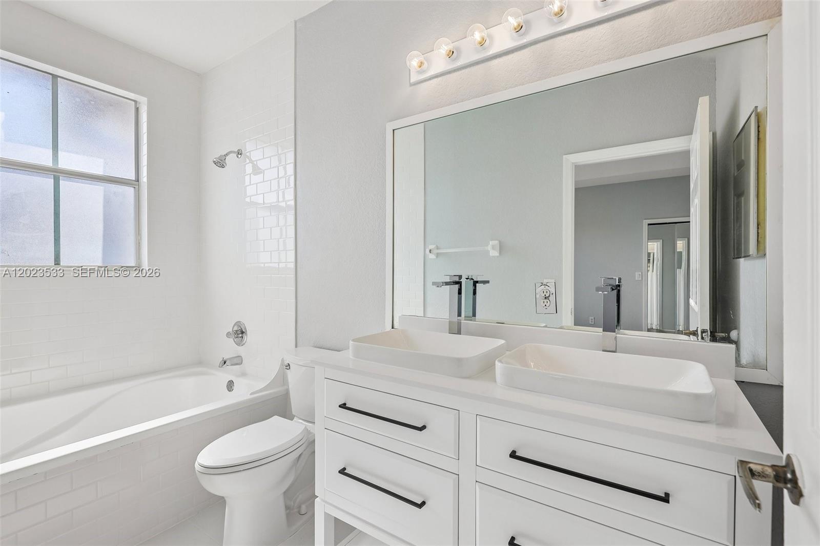 DORAL ISLES NORTH SEC TWO - Residential