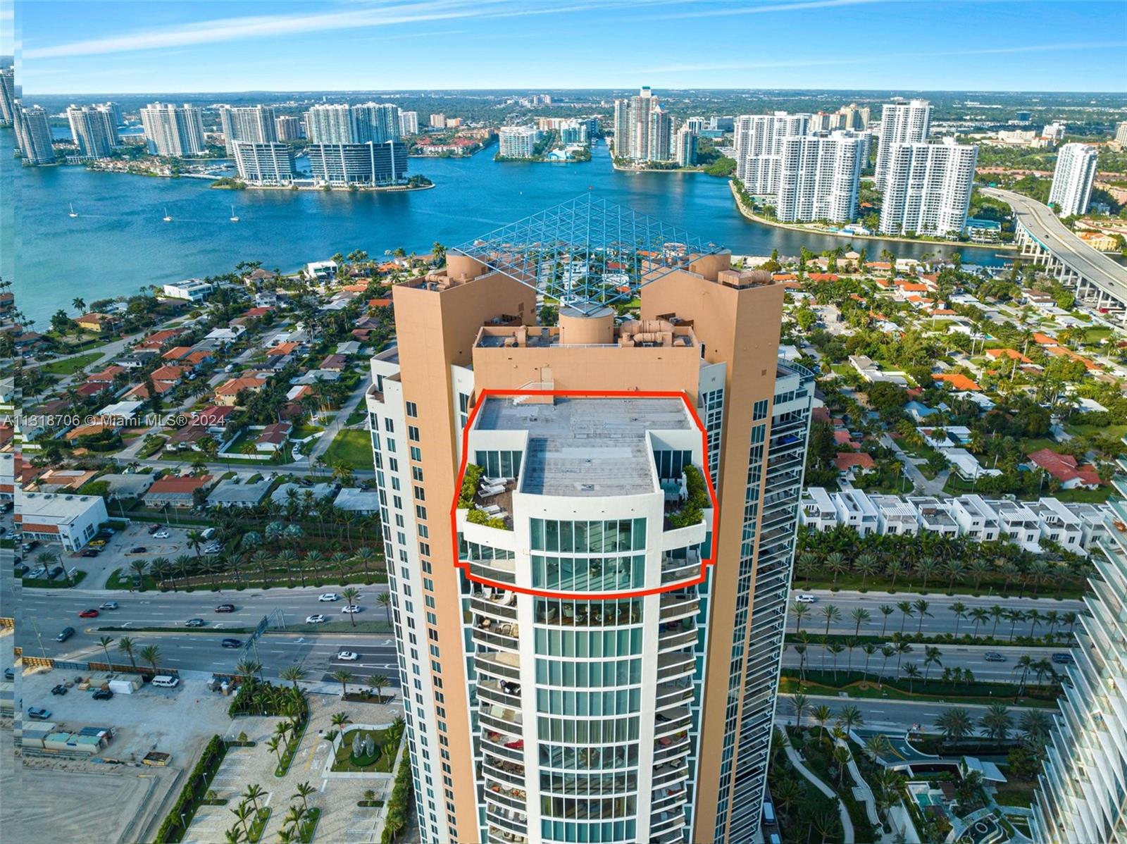 Photo 8 of 48 of 18911 Collins Ave 3701 condo