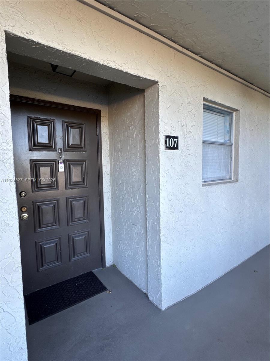 6080 NW 44th St 107, Lauderhill, FL, 33319/$80,000 3 6080 NW 44th St 107