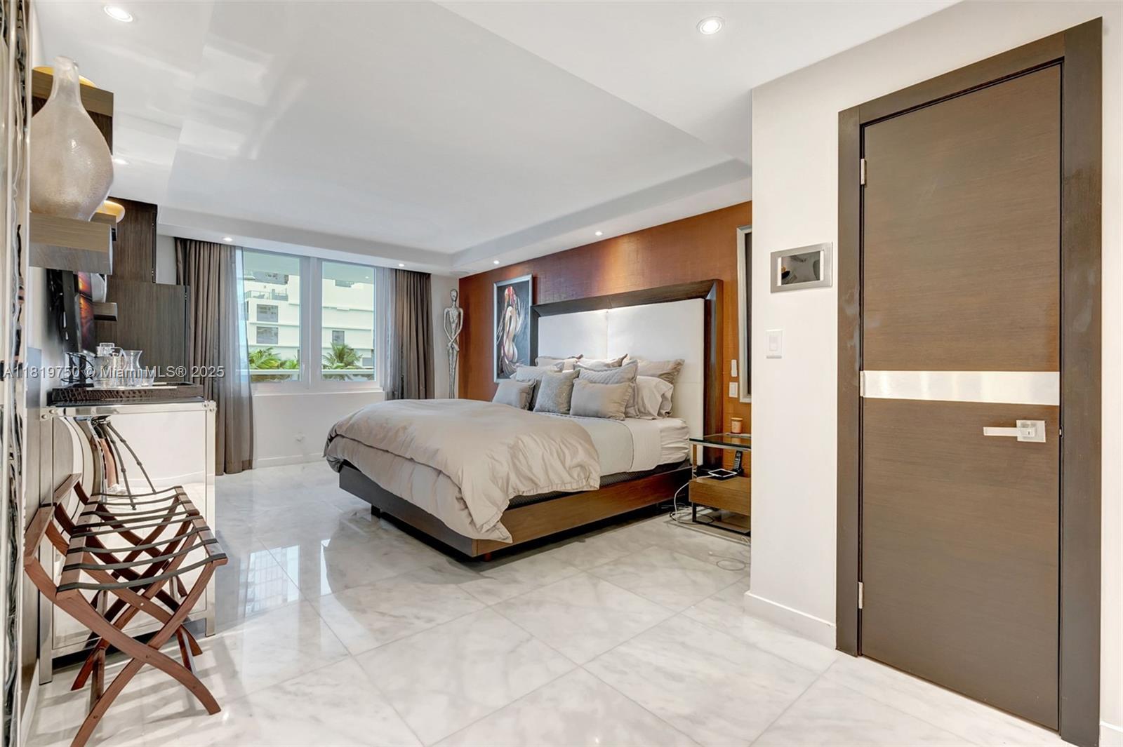 RONEY PALACE CONDO - Residential Lease