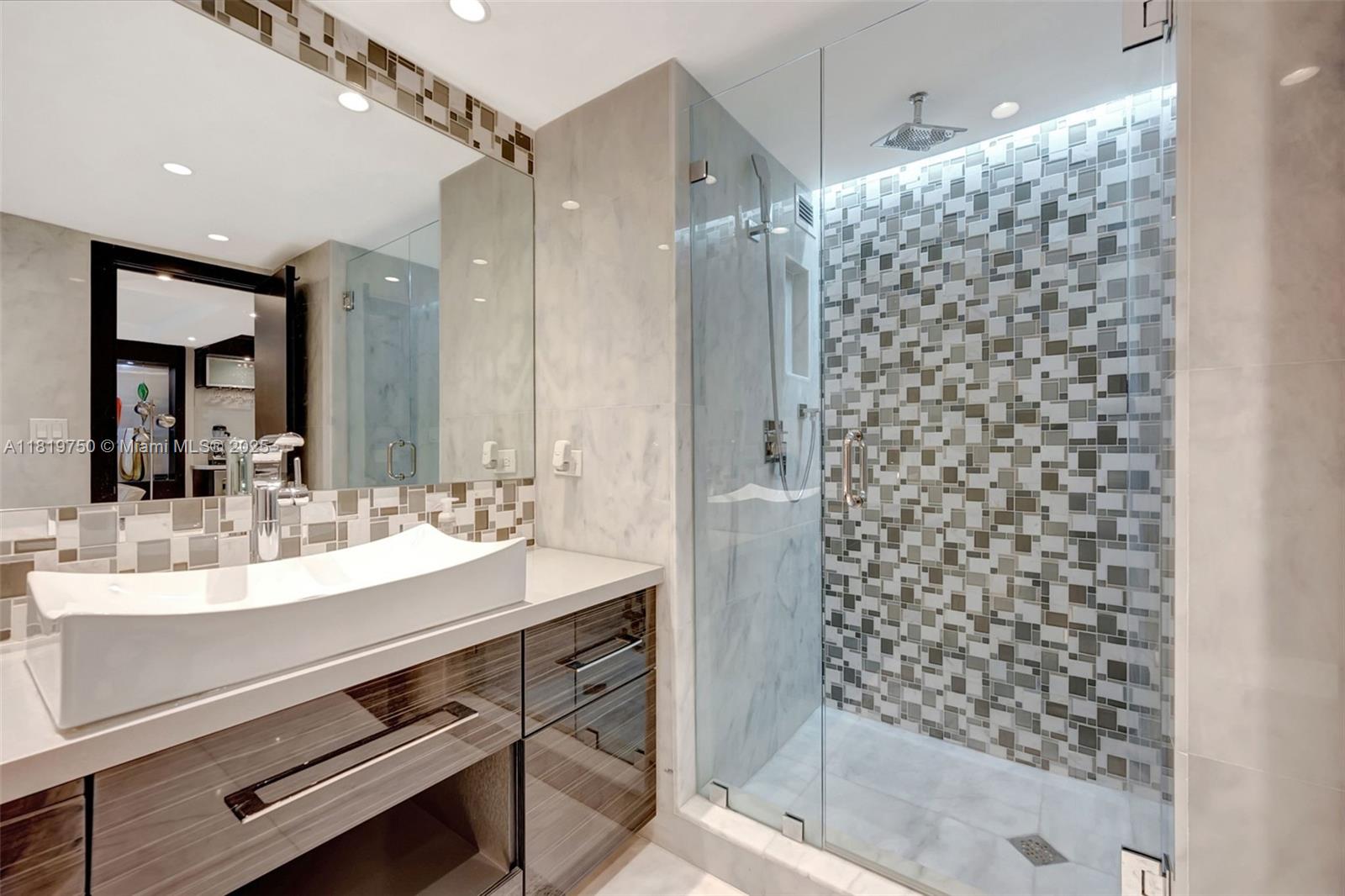 RONEY PALACE CONDO - Residential Lease