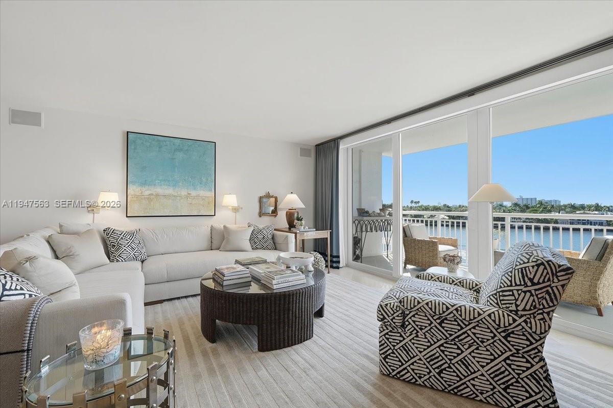 BAYSHORE TOWERS - Residential