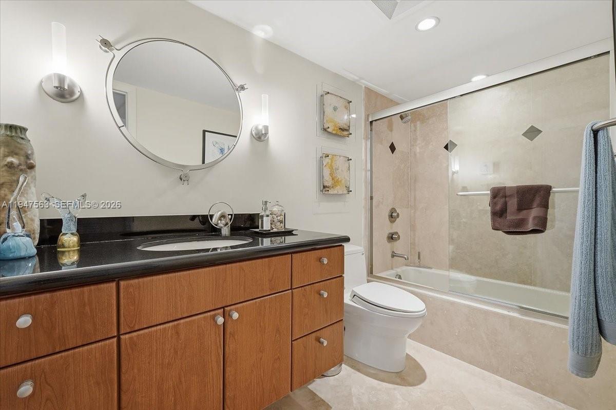 BAYSHORE TOWERS - Residential