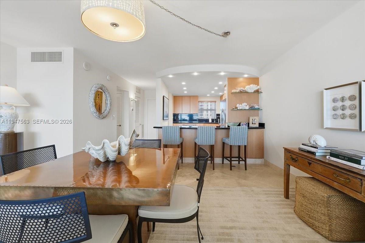 BAYSHORE TOWERS - Residential