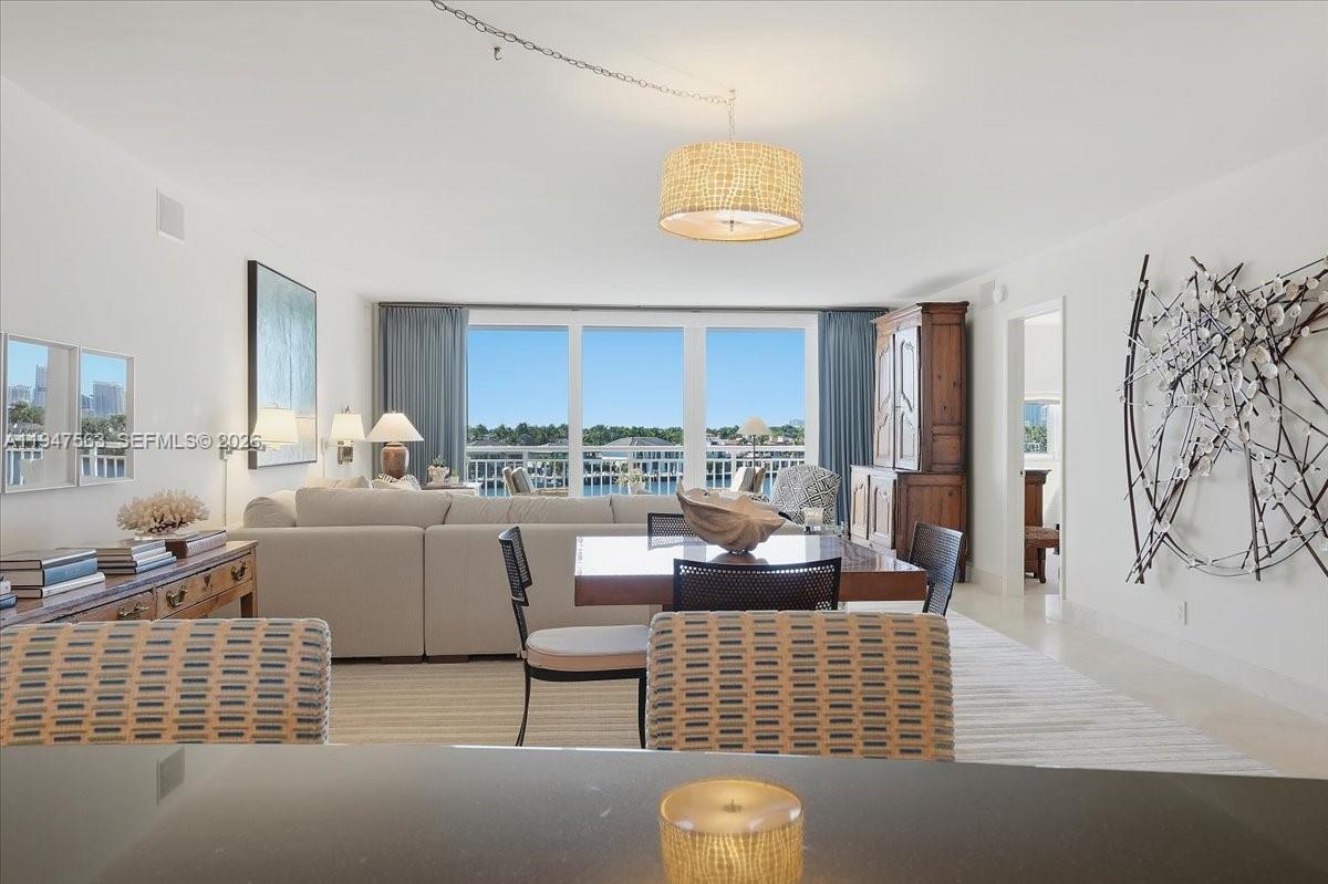 BAYSHORE TOWERS - Residential