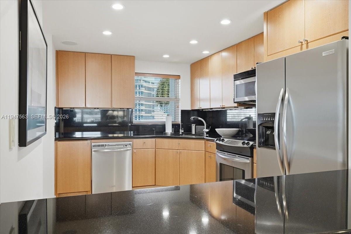 BAYSHORE TOWERS - Residential