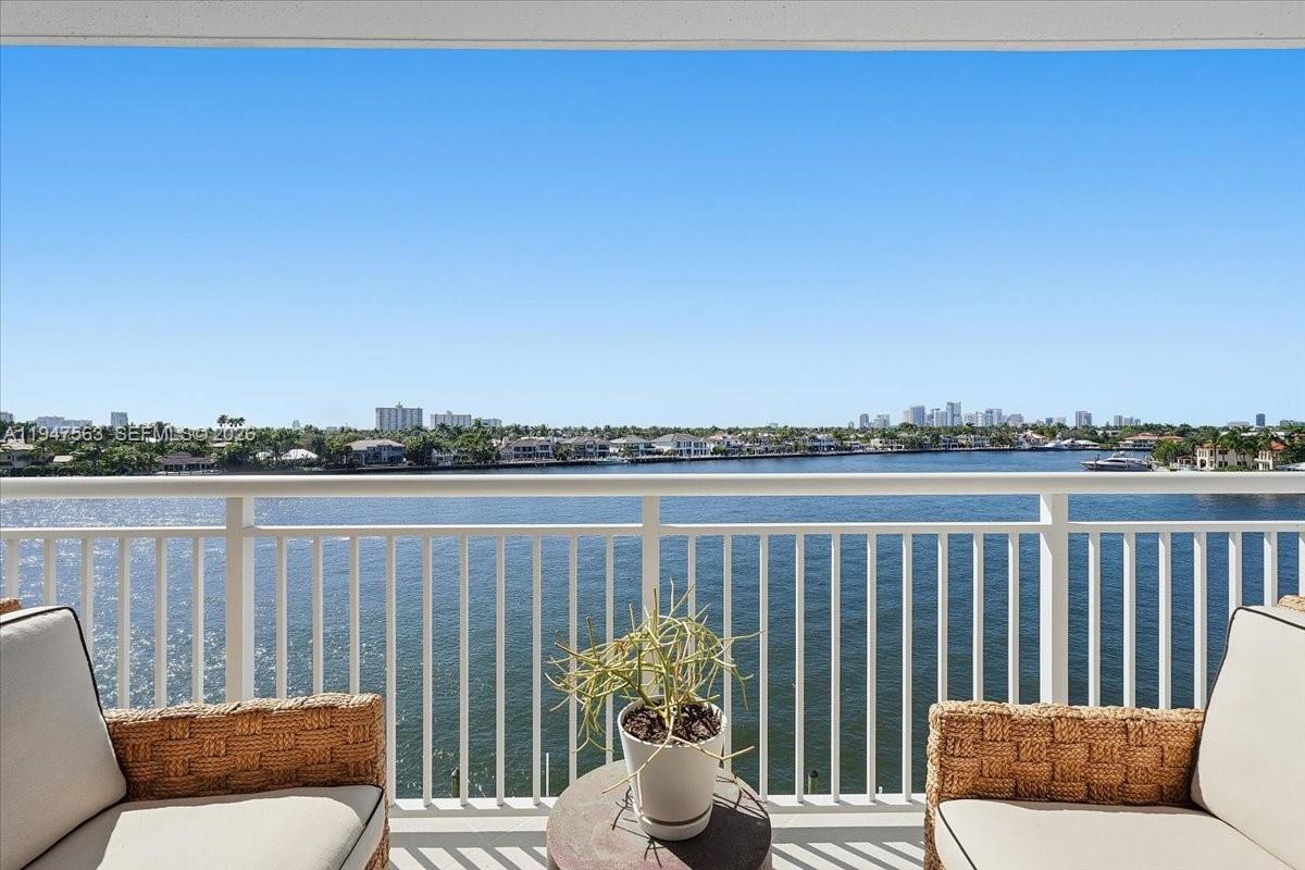 BAYSHORE TOWERS - Residential