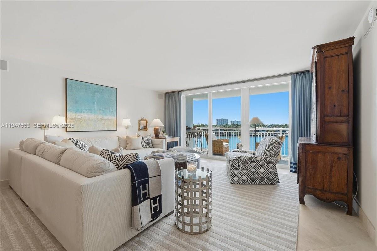 BAYSHORE TOWERS - Residential