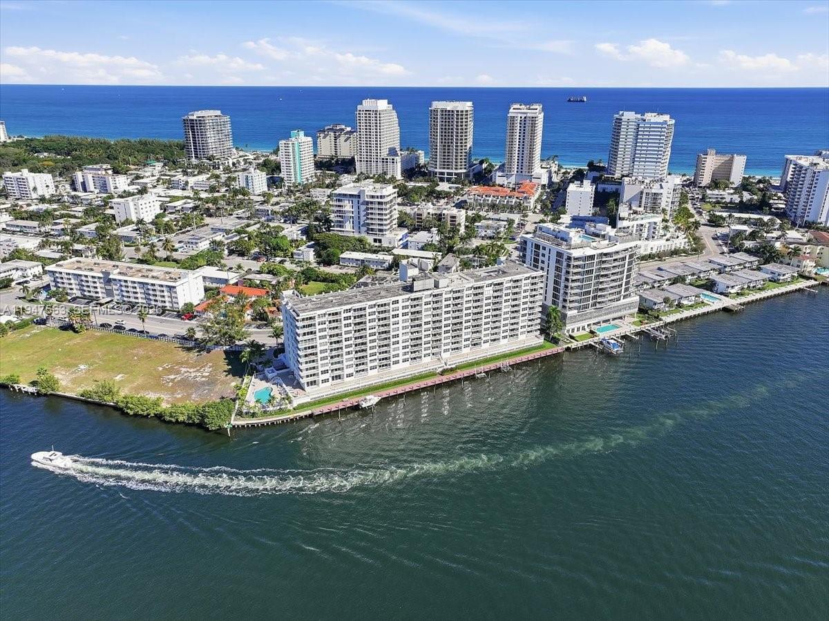 BAYSHORE TOWERS - Residential