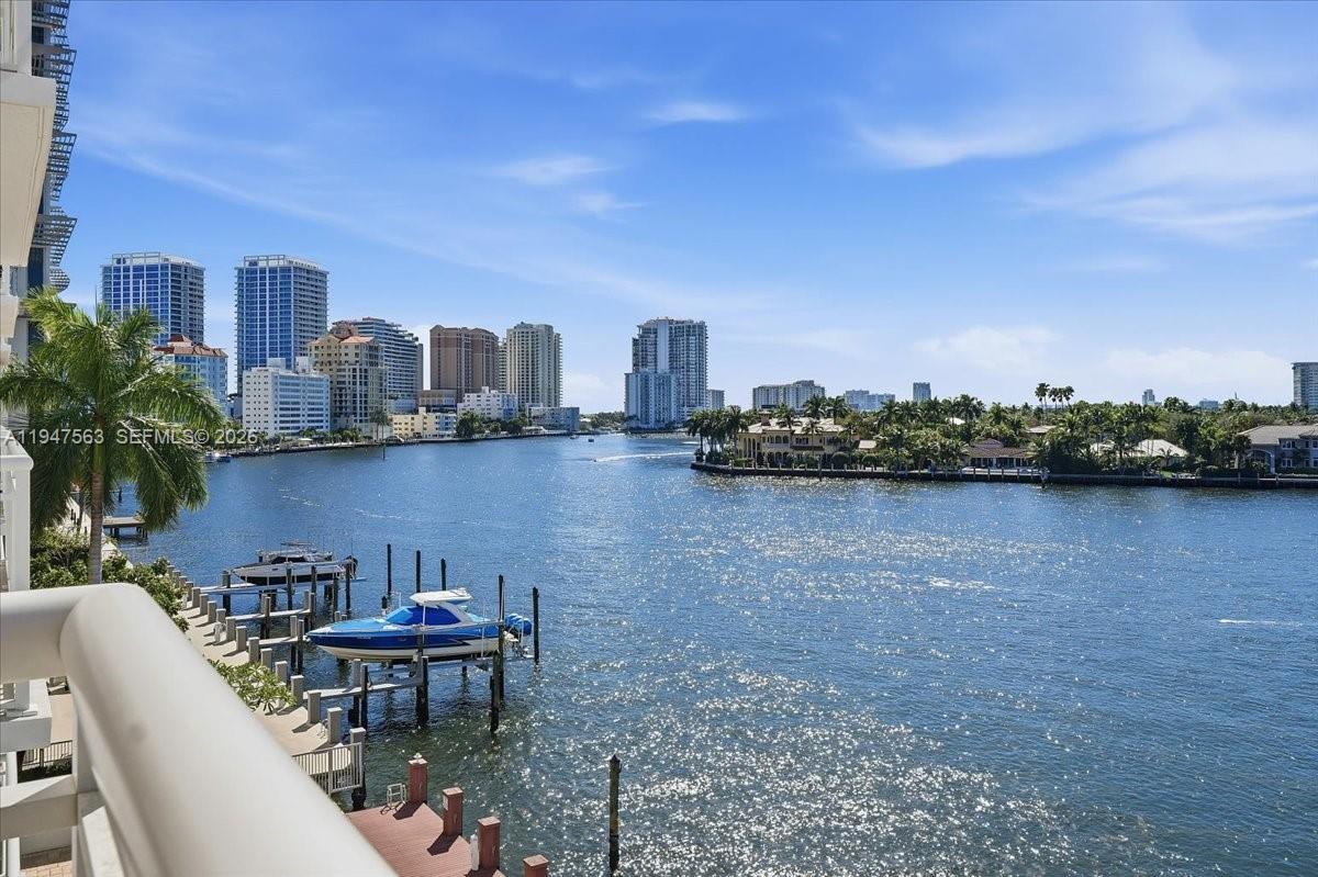 BAYSHORE TOWERS - Residential