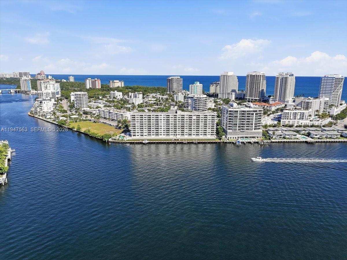 BAYSHORE TOWERS - Residential