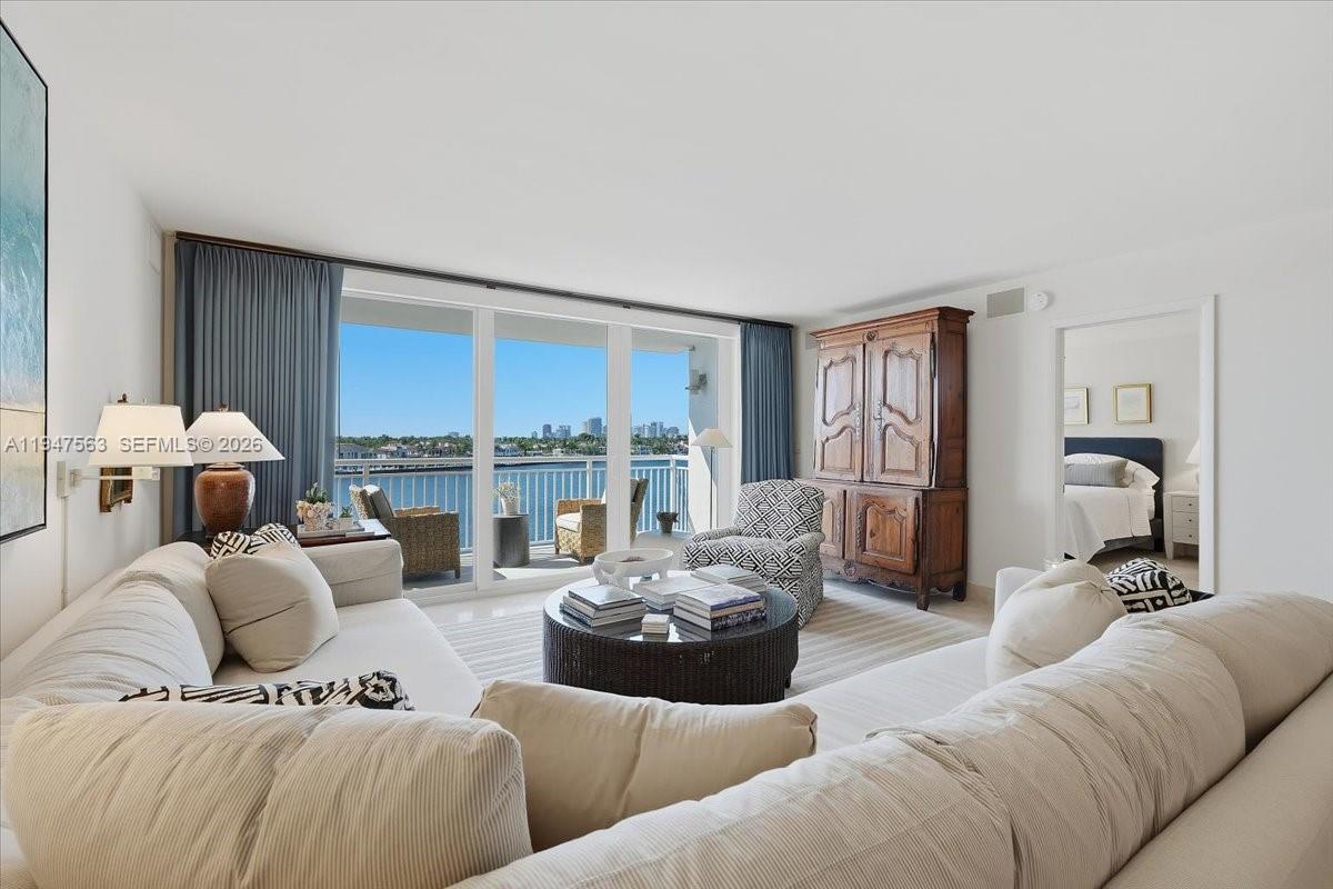 BAYSHORE TOWERS - Residential