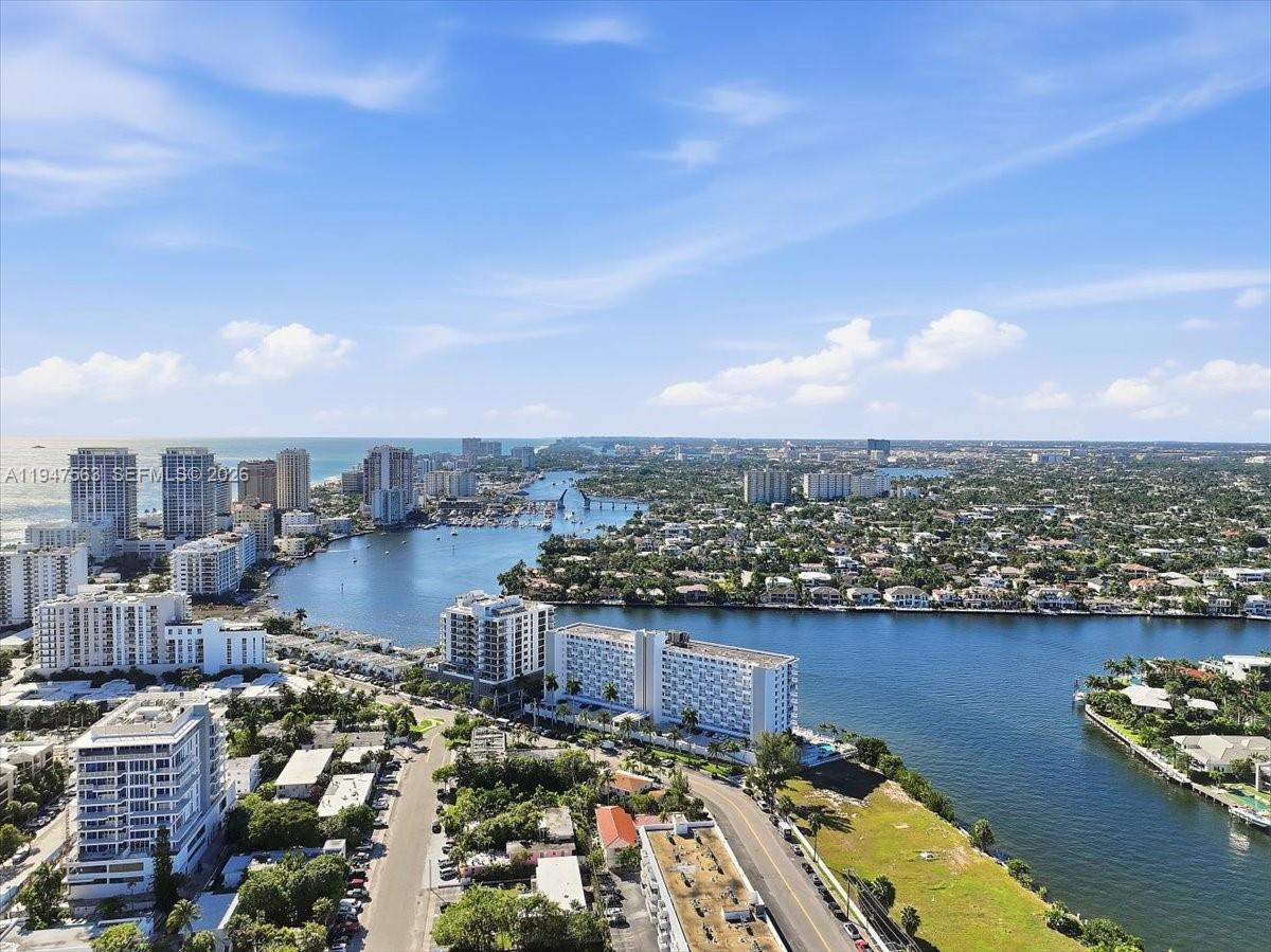 BAYSHORE TOWERS - Residential