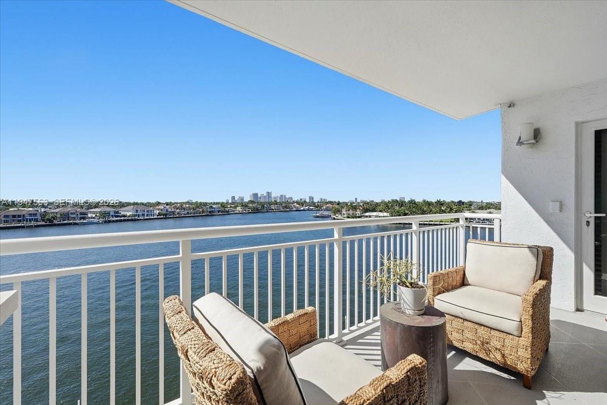 BAYSHORE TOWERS - Residential