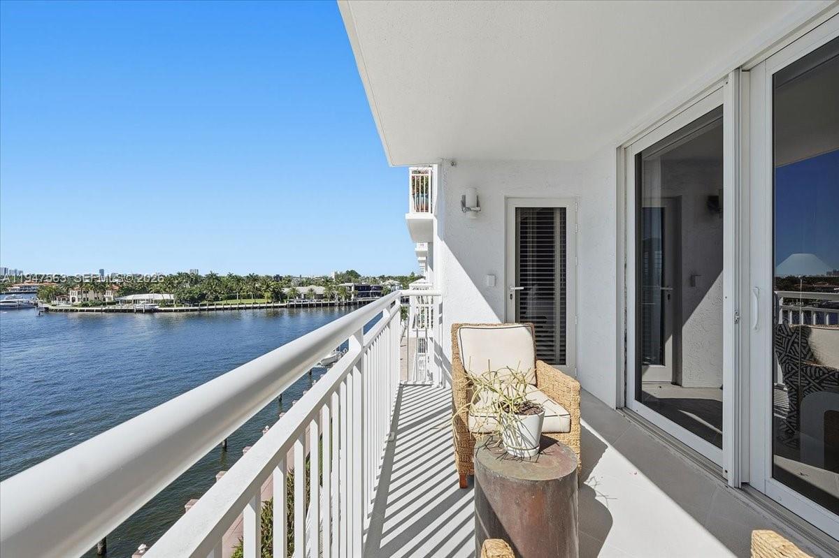 BAYSHORE TOWERS - Residential