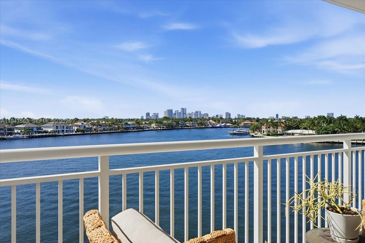 BAYSHORE TOWERS - Residential