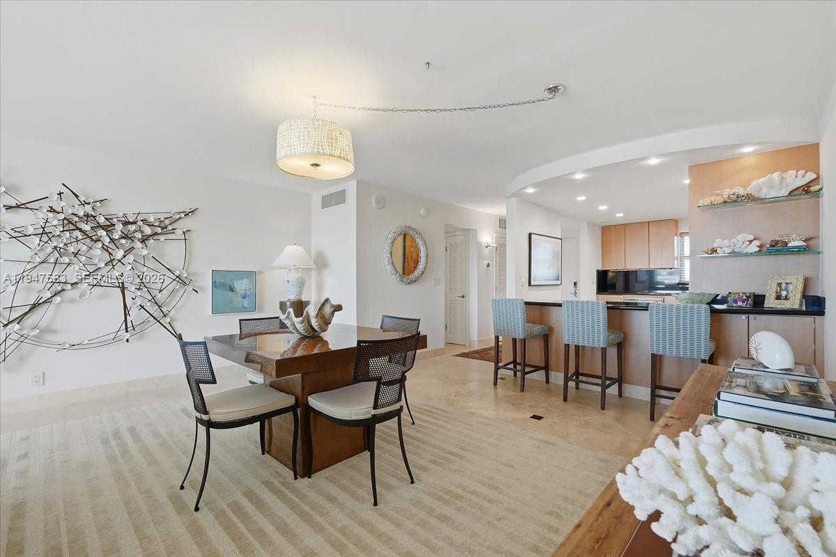 BAYSHORE TOWERS - Residential