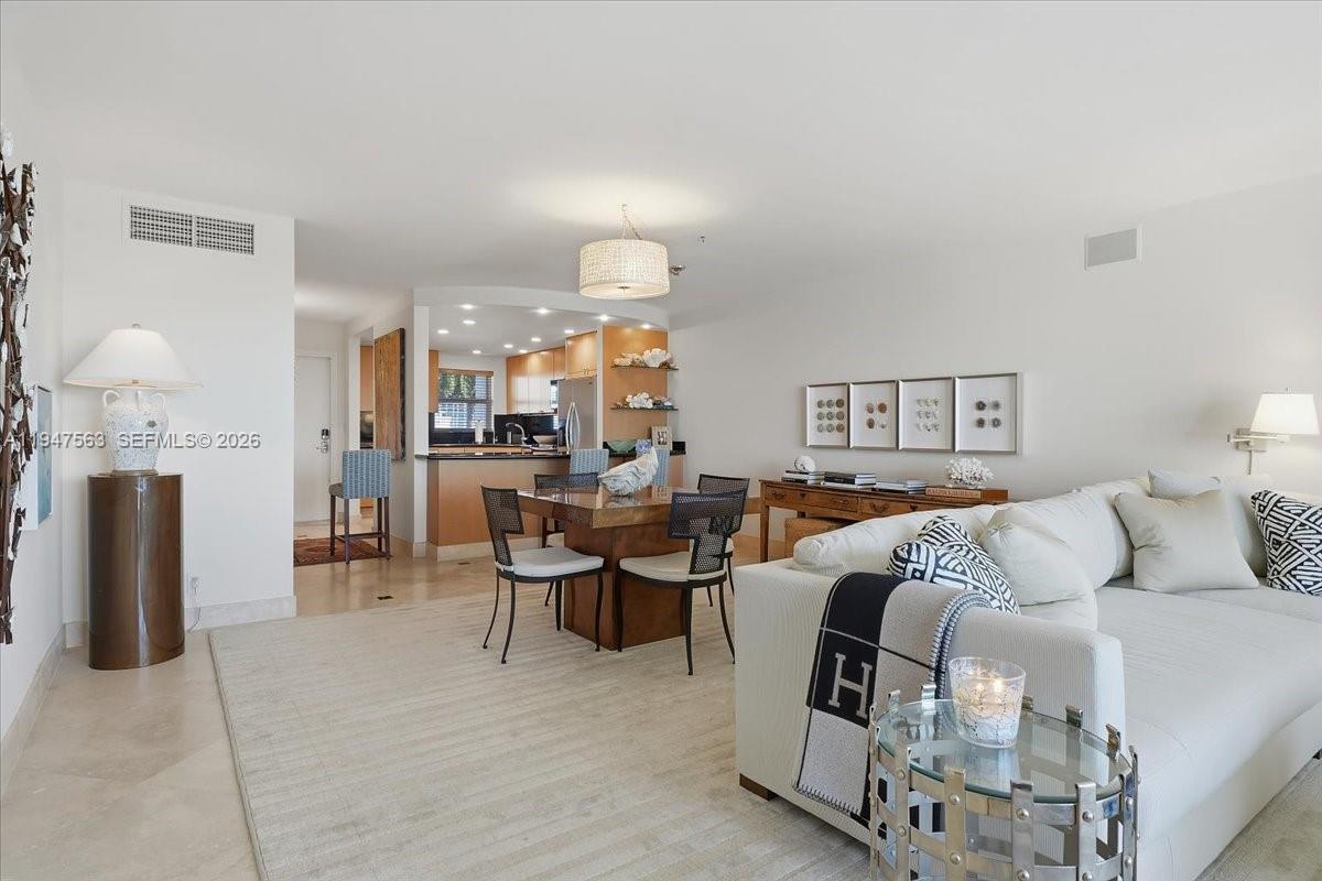 BAYSHORE TOWERS - Residential