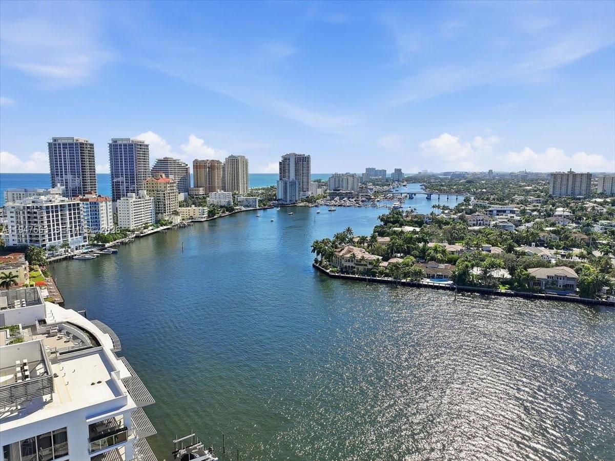 BAYSHORE TOWERS - Residential